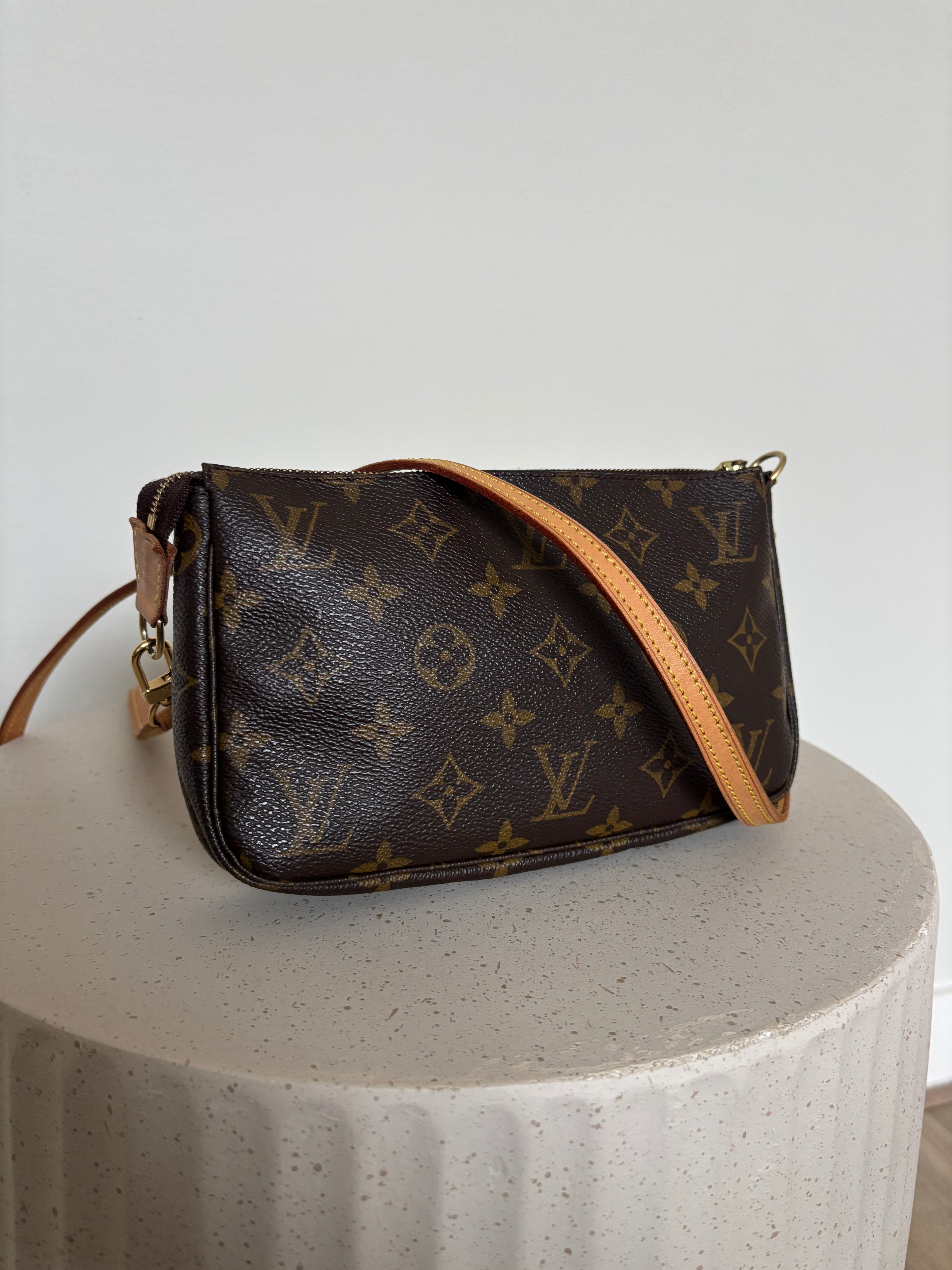 Louis Vuitton Pochette Crossbody
