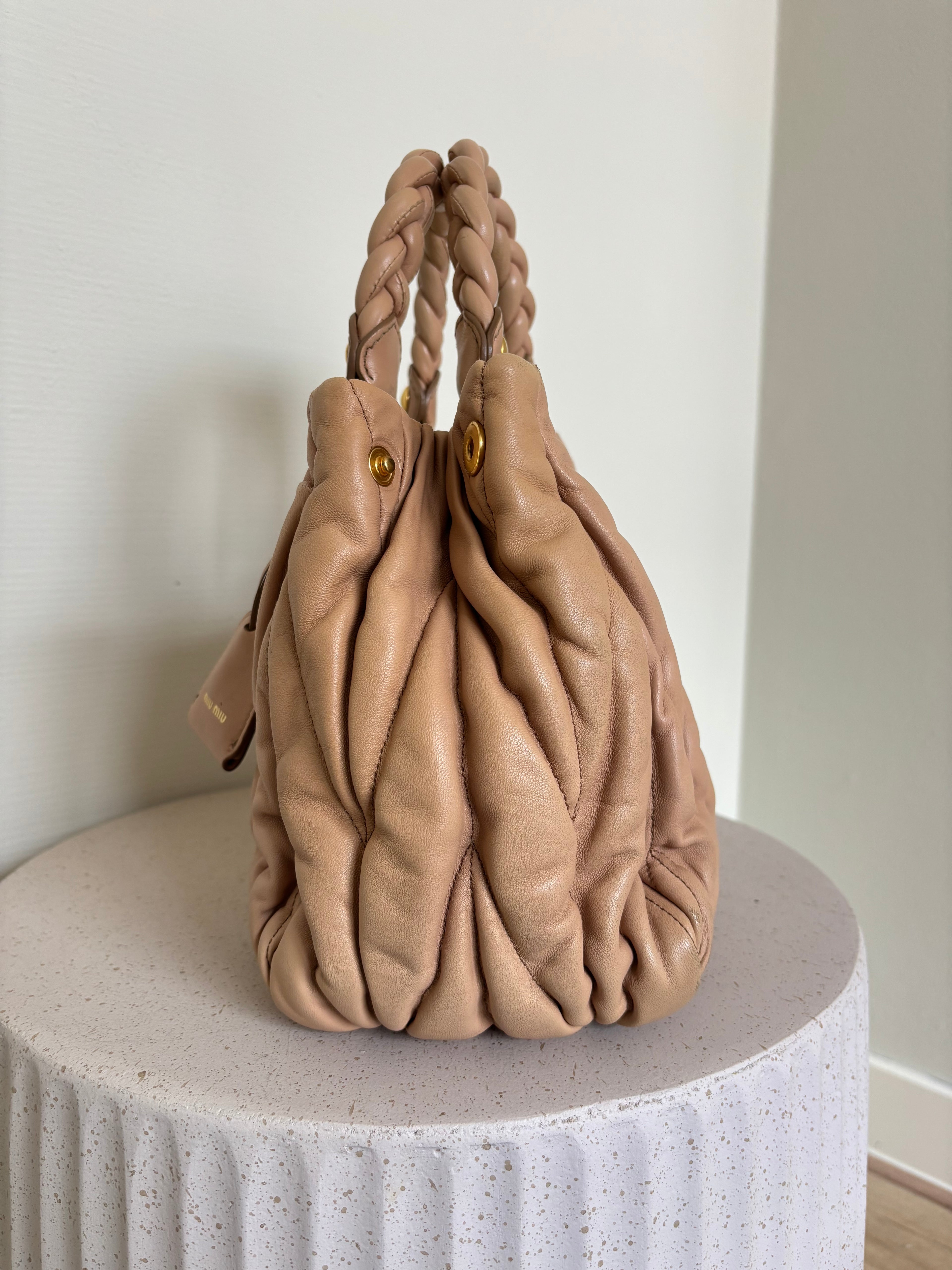 Miu Miu Matelassé Handtas