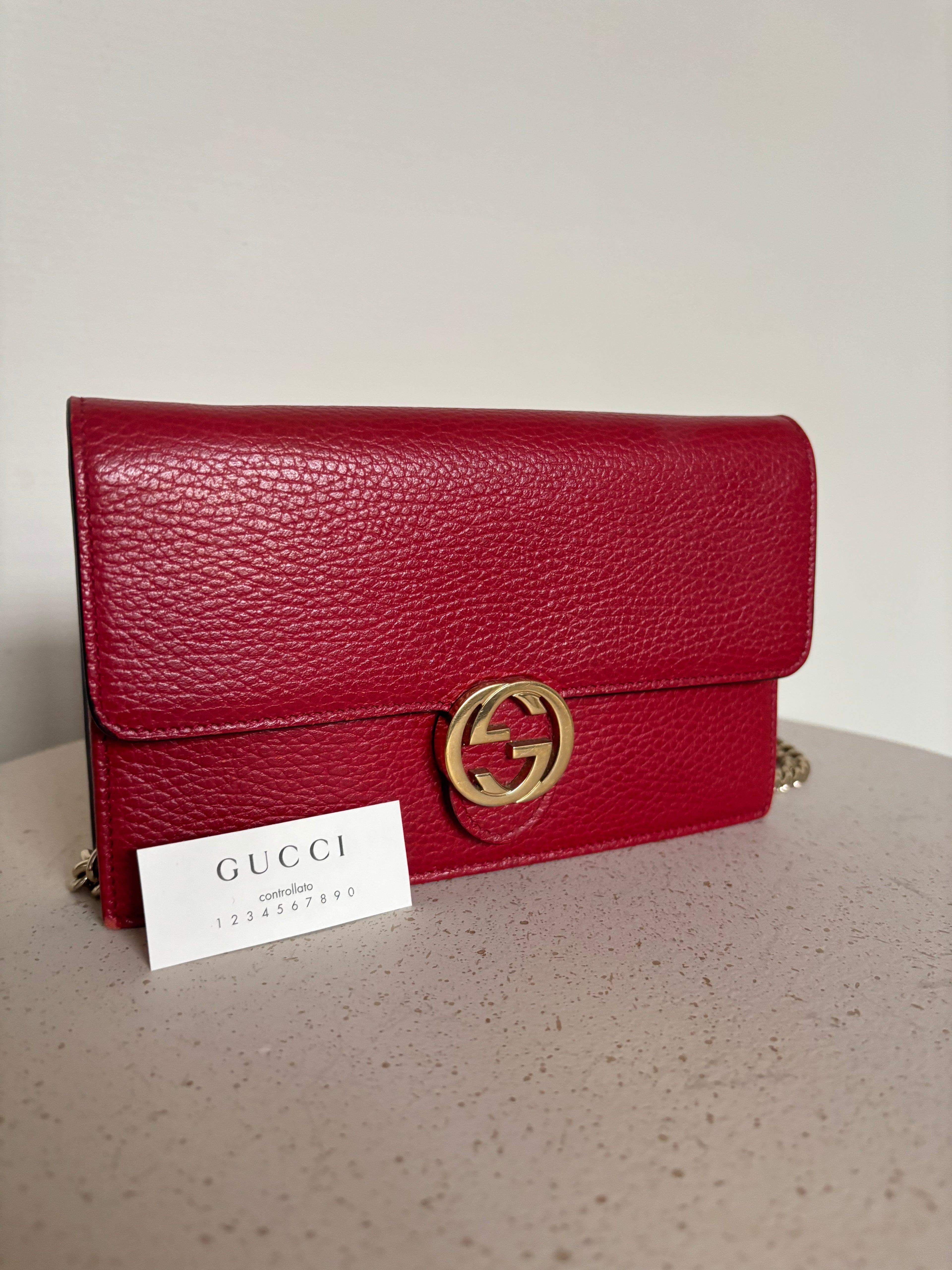 Gucci Interlocking G Wallet on Chain