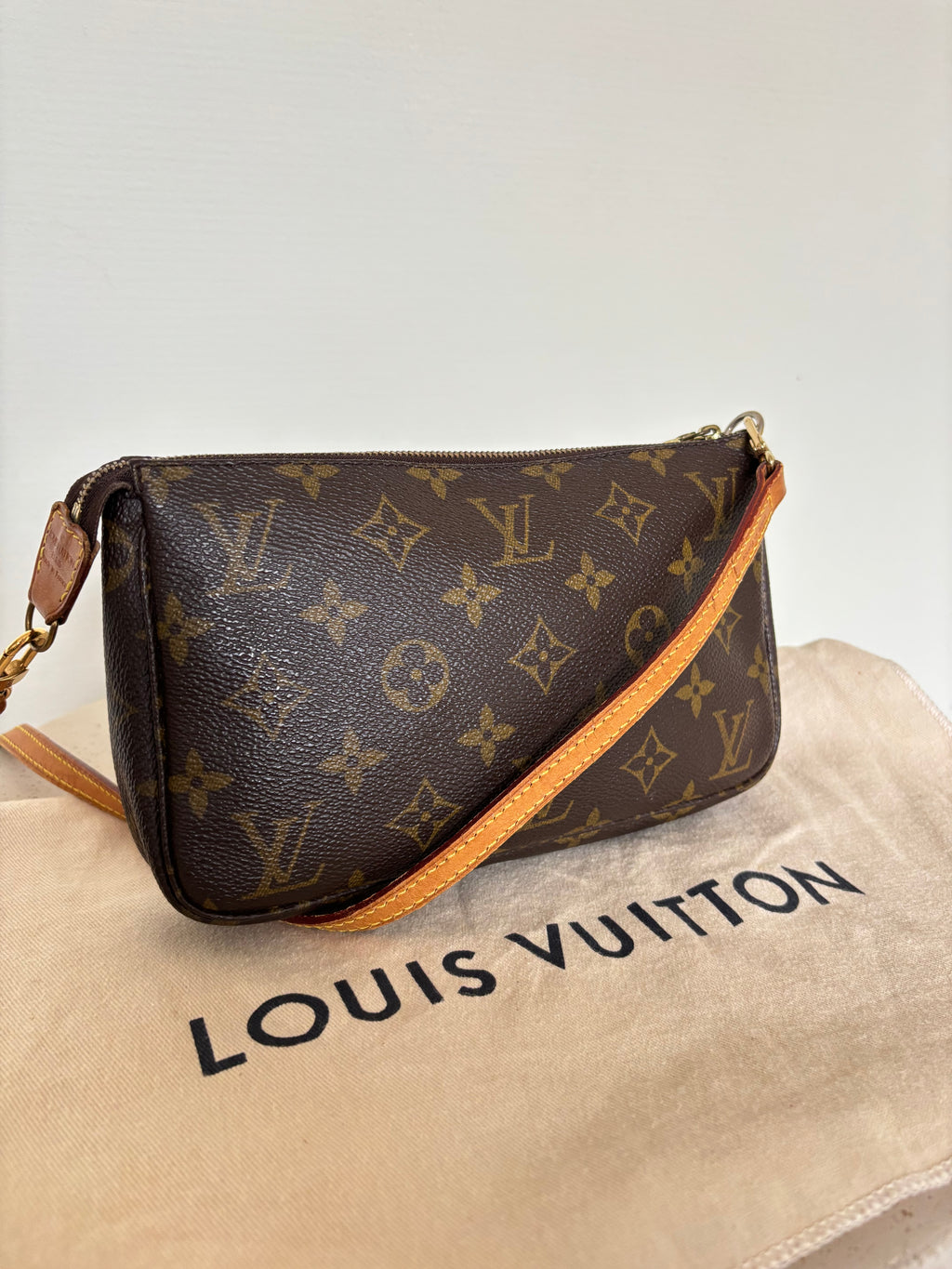 Louis Vuitton Pochette Crossbody