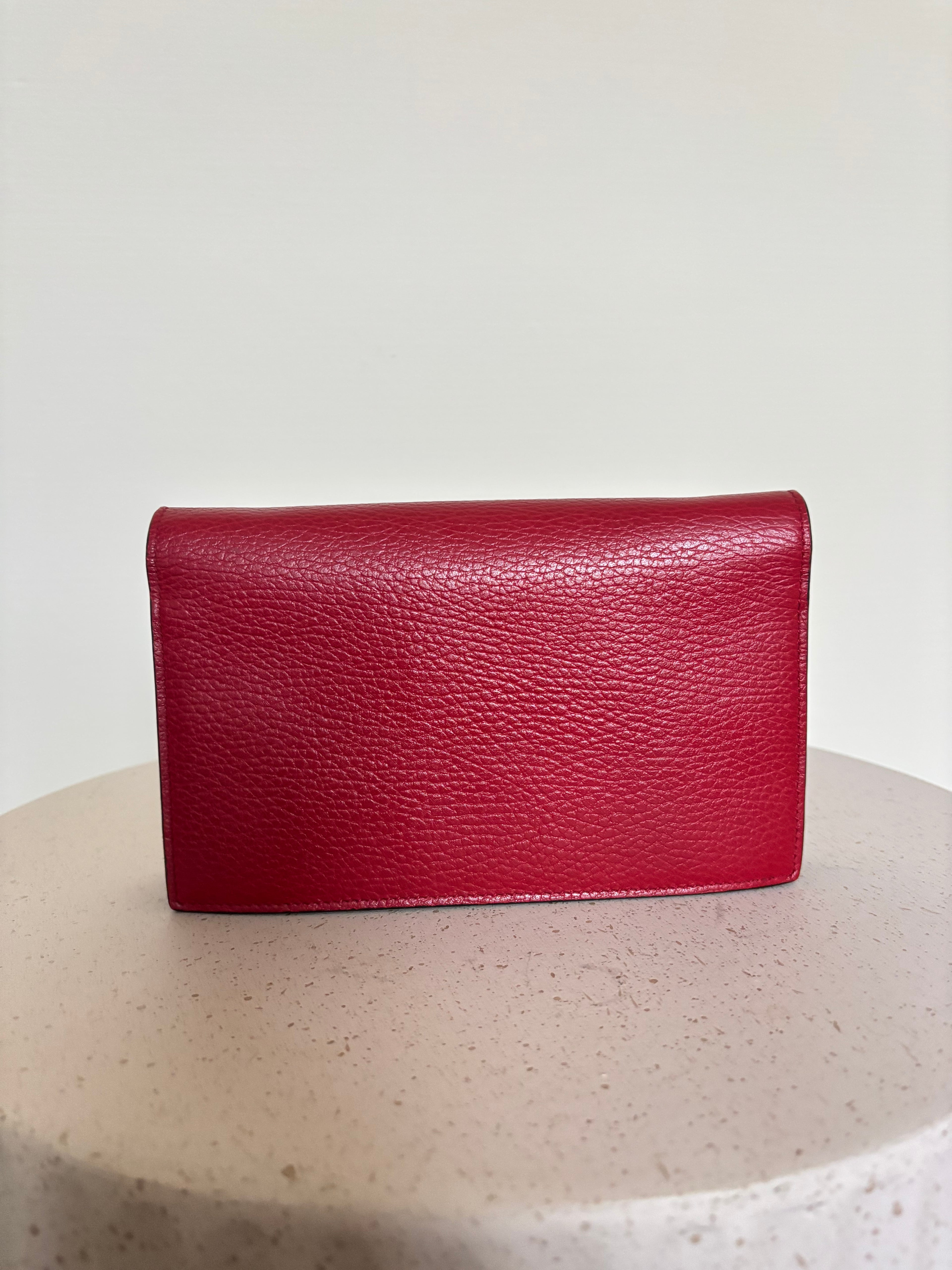 Gucci Interlocking G Wallet on Chain