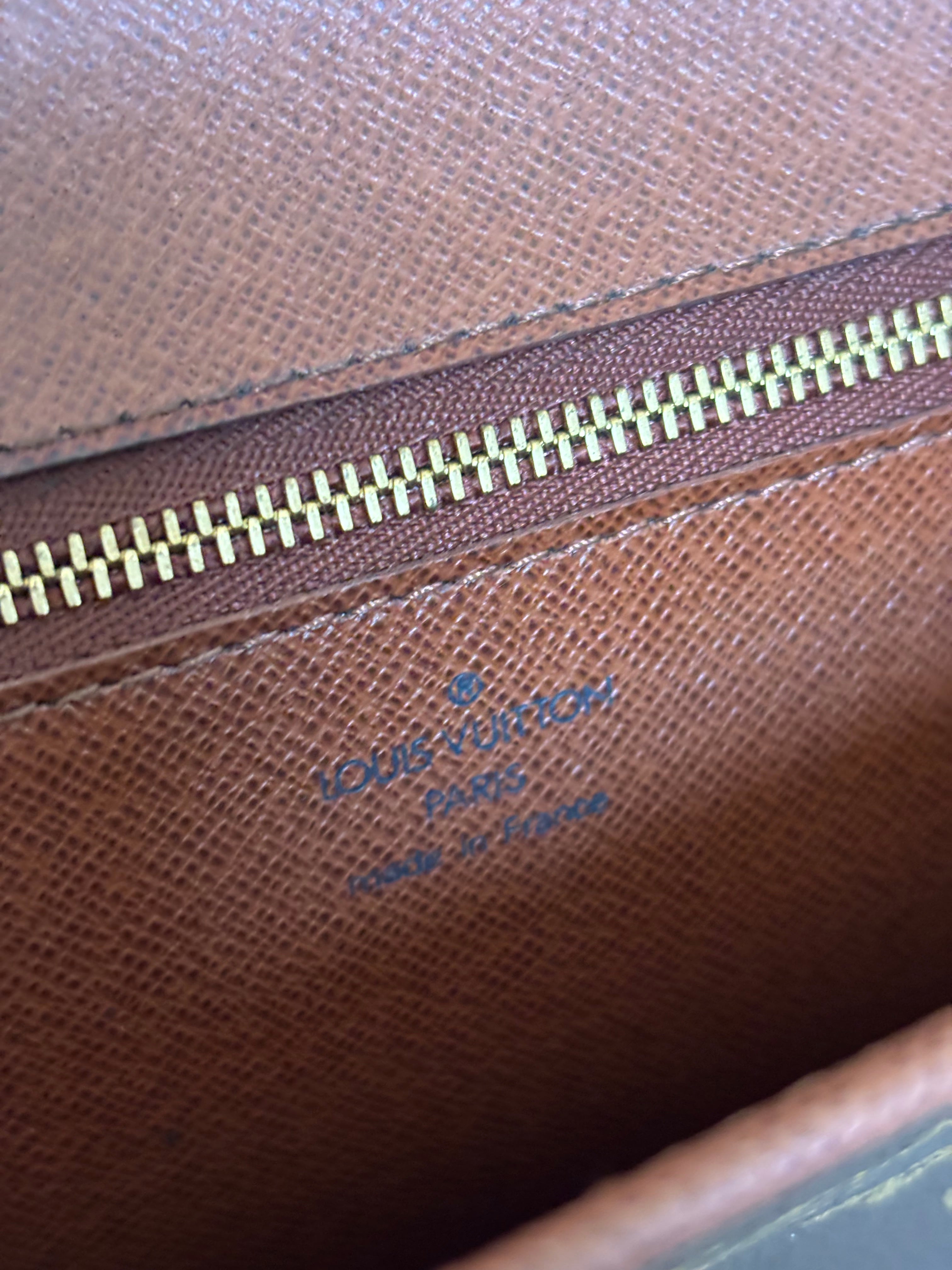 Louis Vuitton Pochette Bordeaux