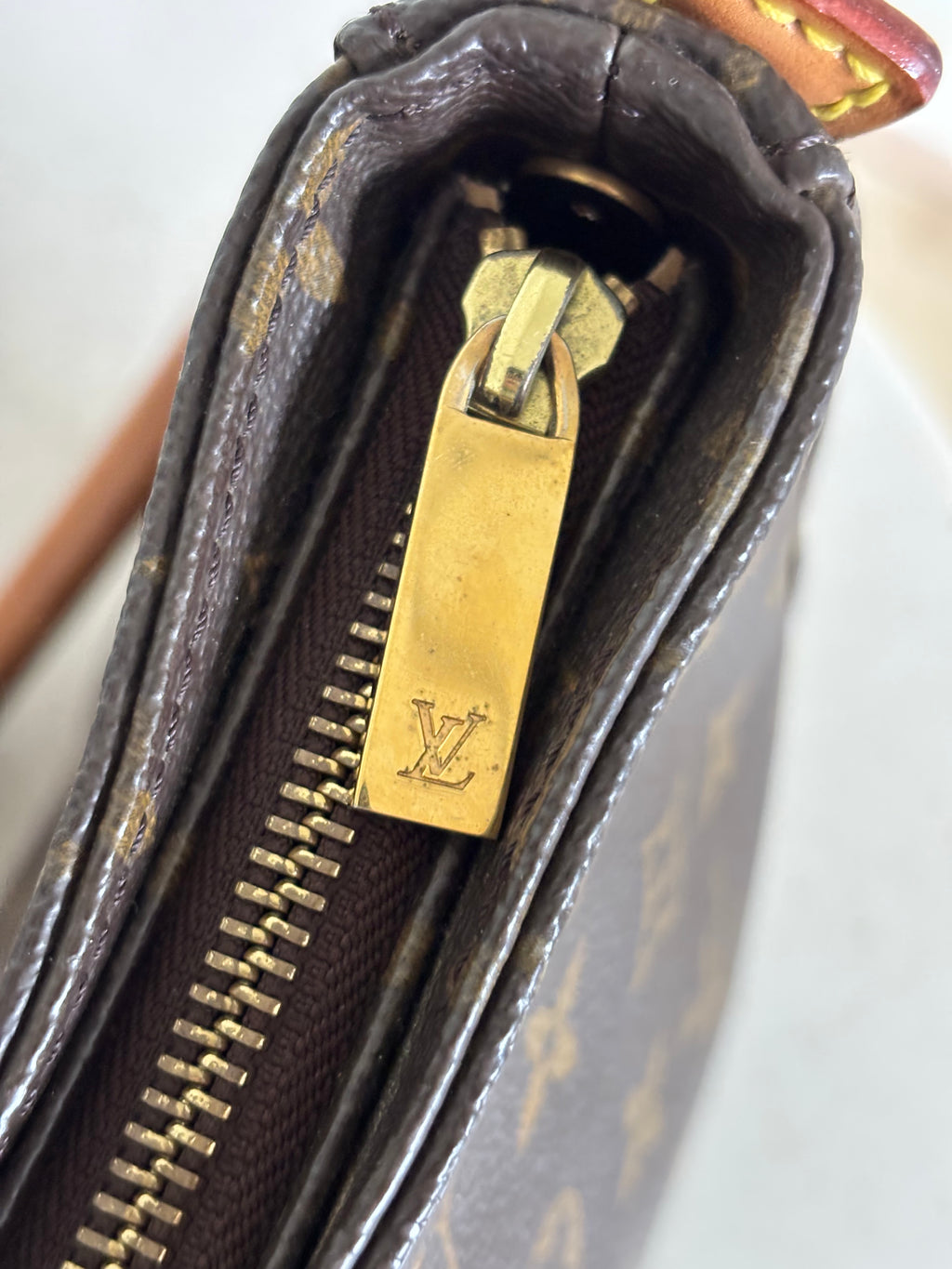 Louis Vuitton Looping MM