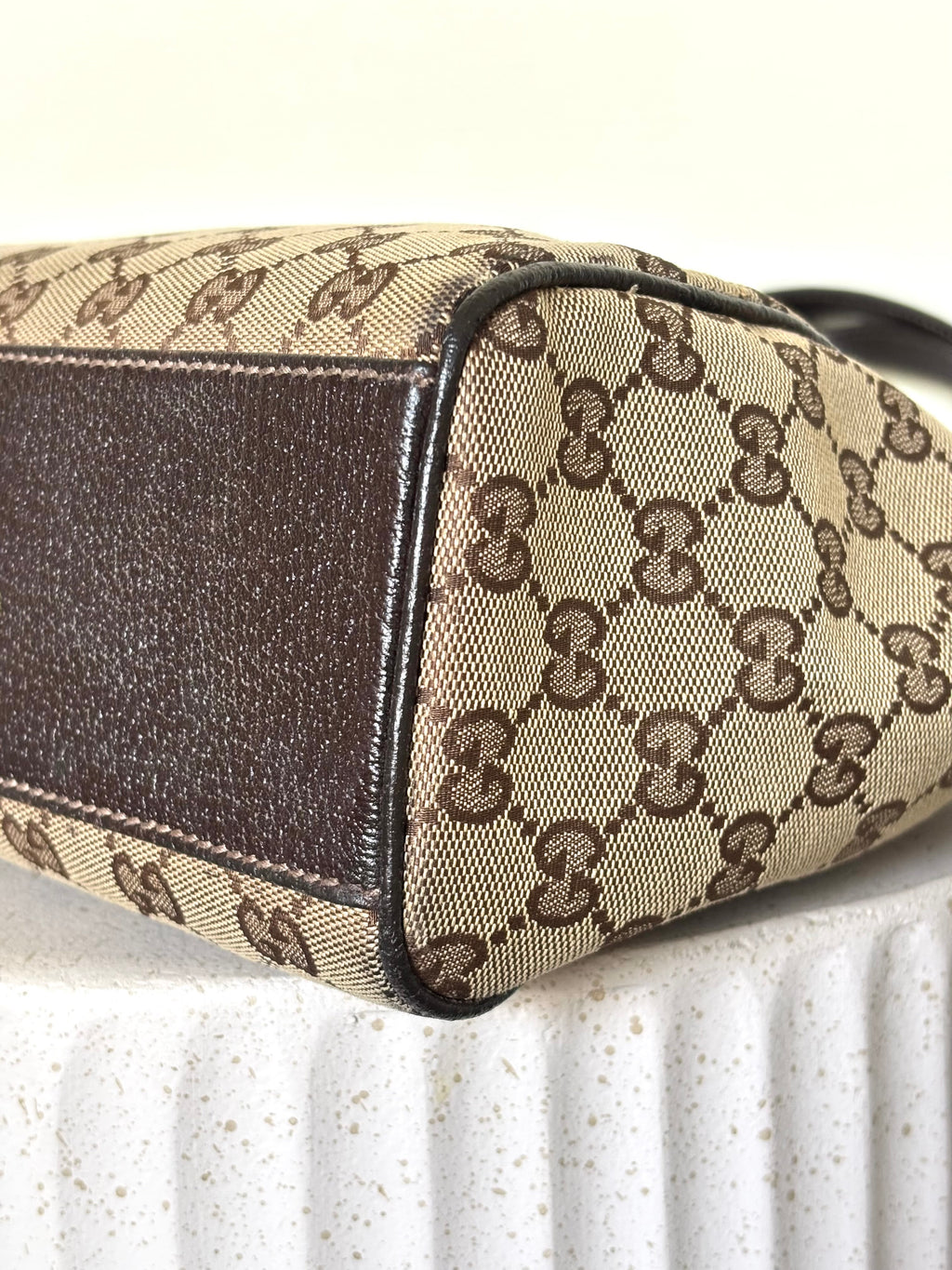 Gucci GG Supreme Charmy Hobo