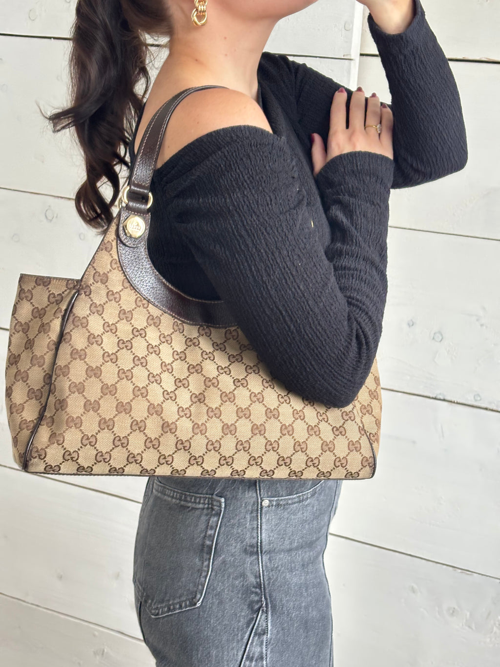 Gucci GG Supreme Charmy Hobo