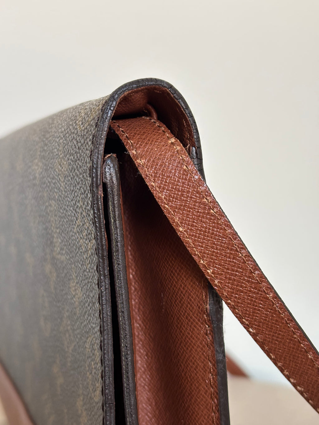 Louis Vuitton Pochette Bordeaux