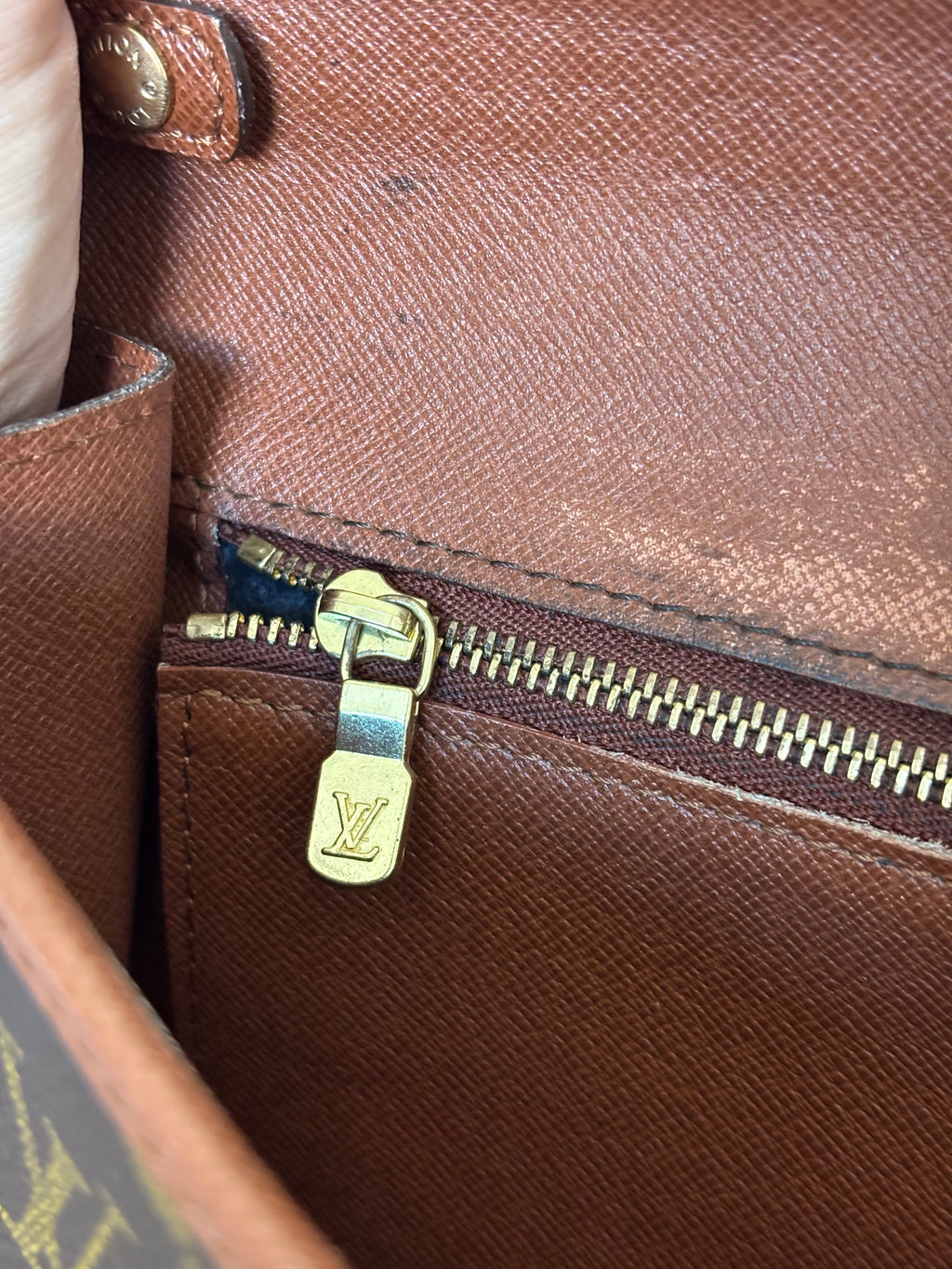 Louis Vuitton Pochette Bordeaux