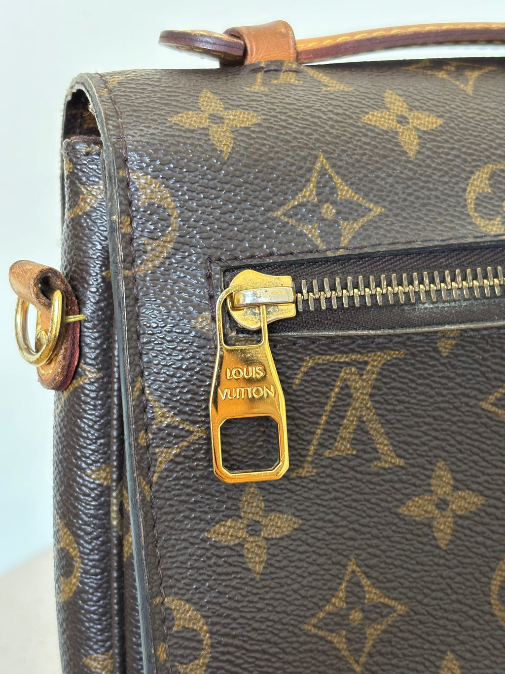 Louis Vuitton Pochette Metis