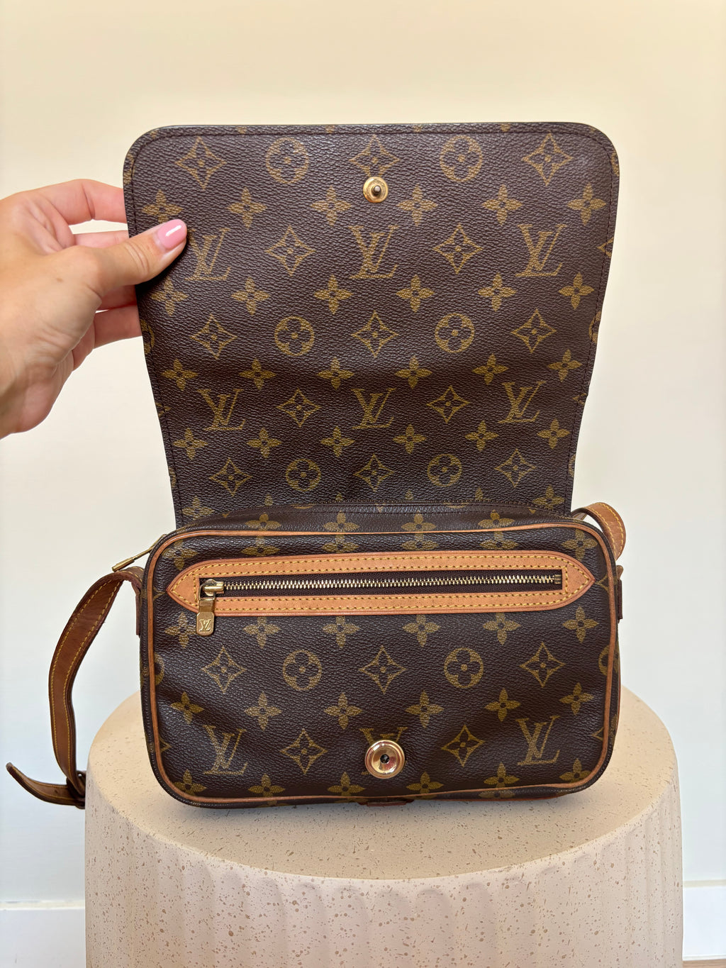 Louis Vuitton St. Germain 24
