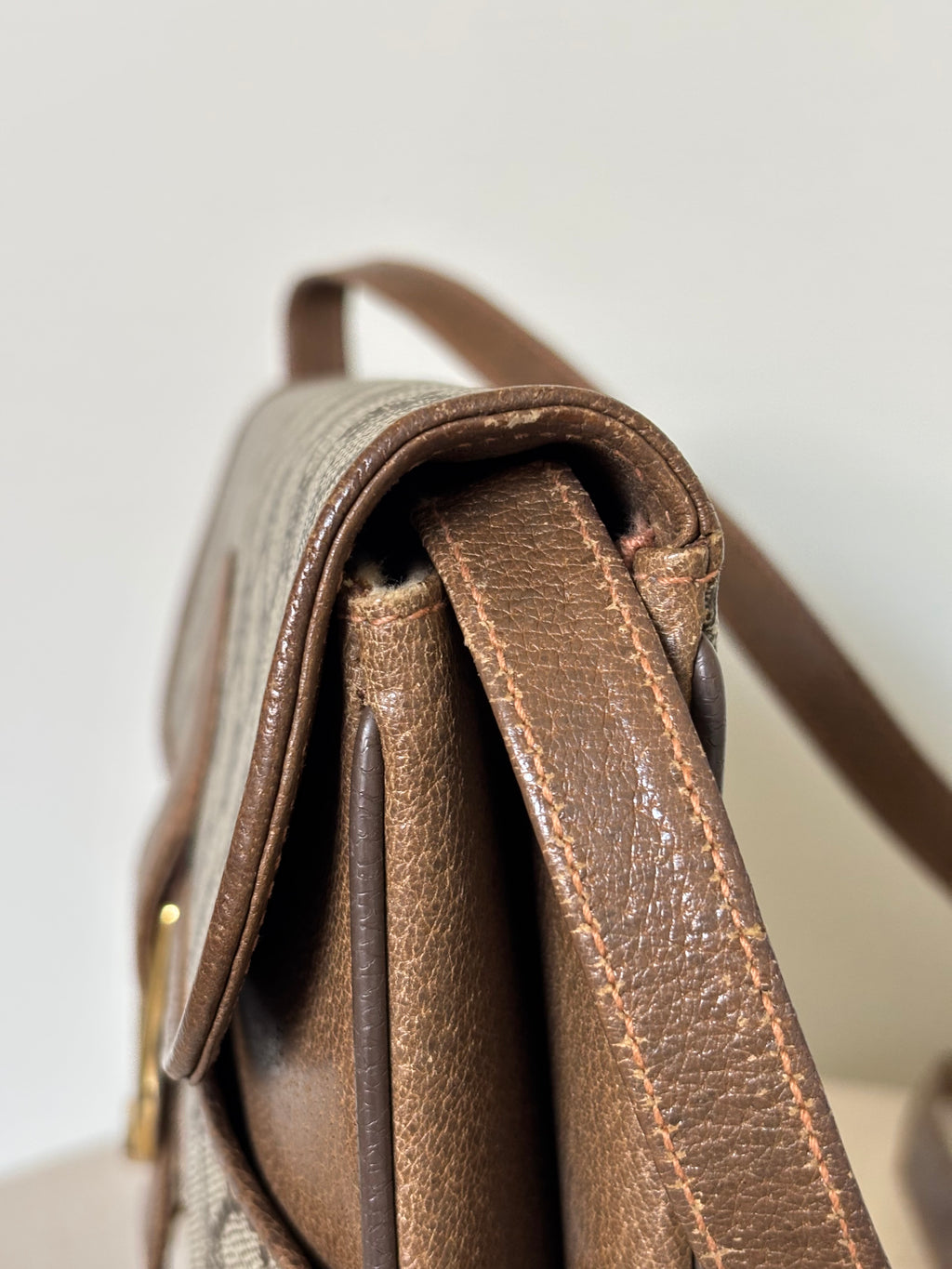 Vintage Gucci GG Supreme Crossbody Bag