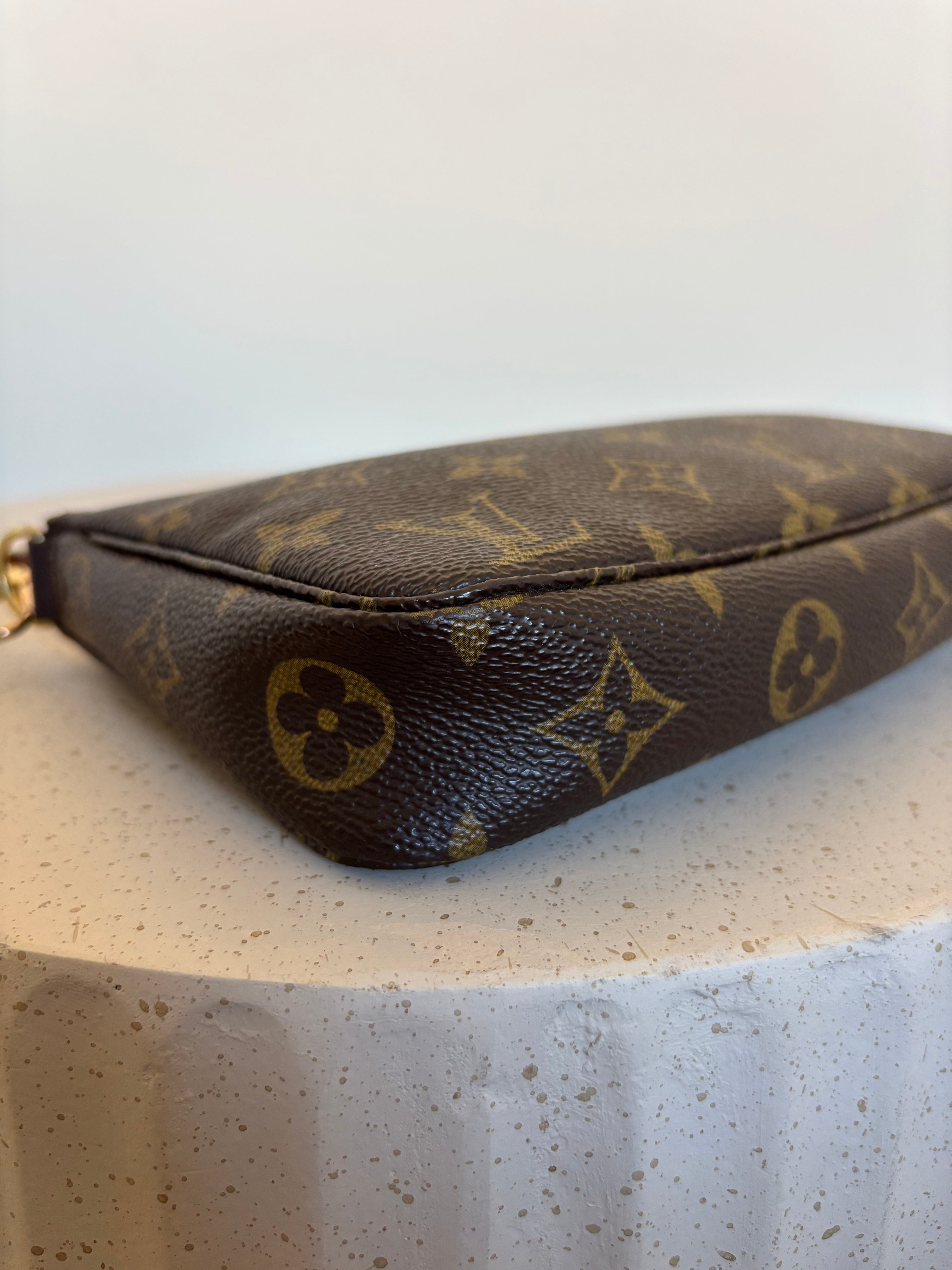 Louis Vuitton Pochette Accessoires