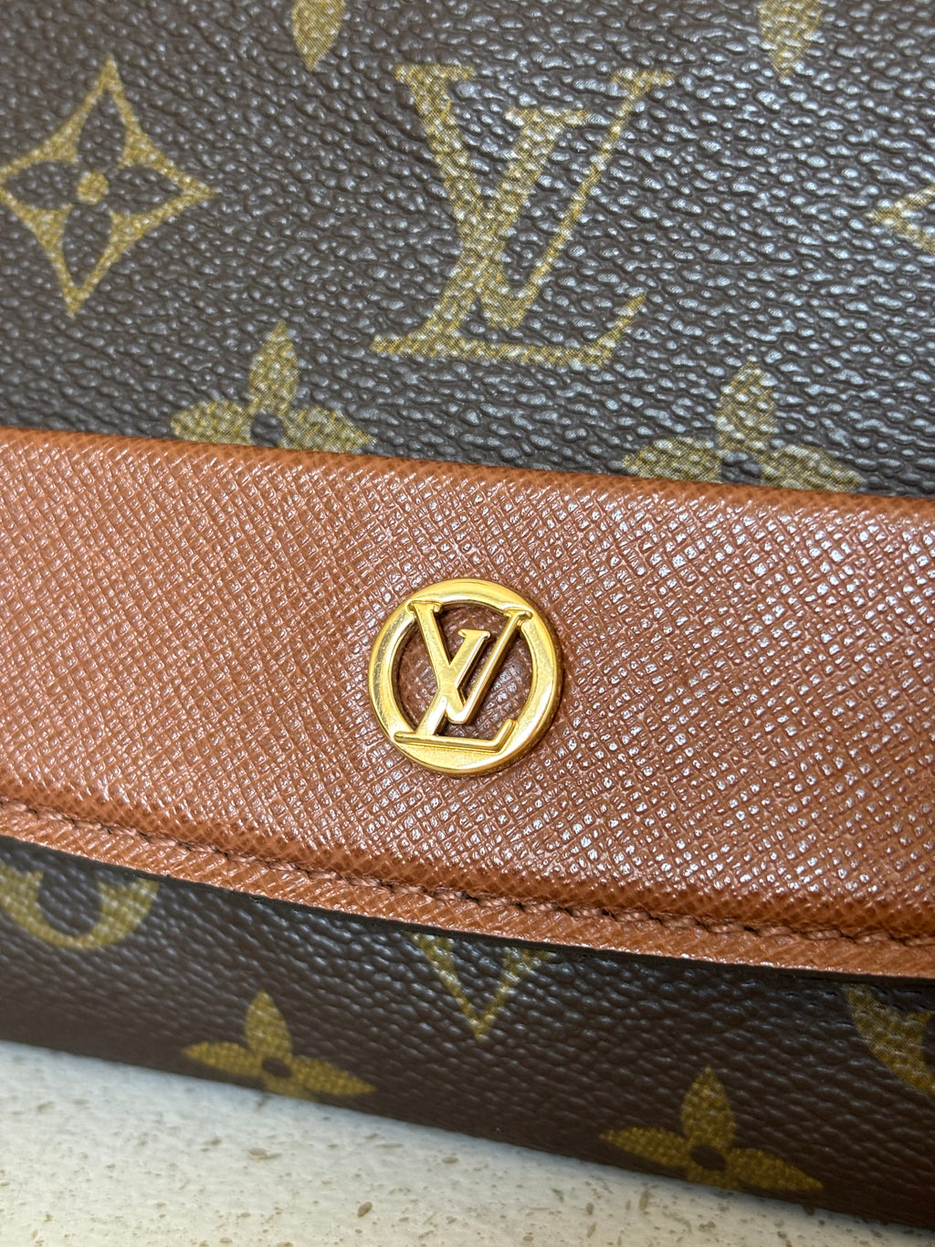 Louis Vuitton Pochette Bordeaux