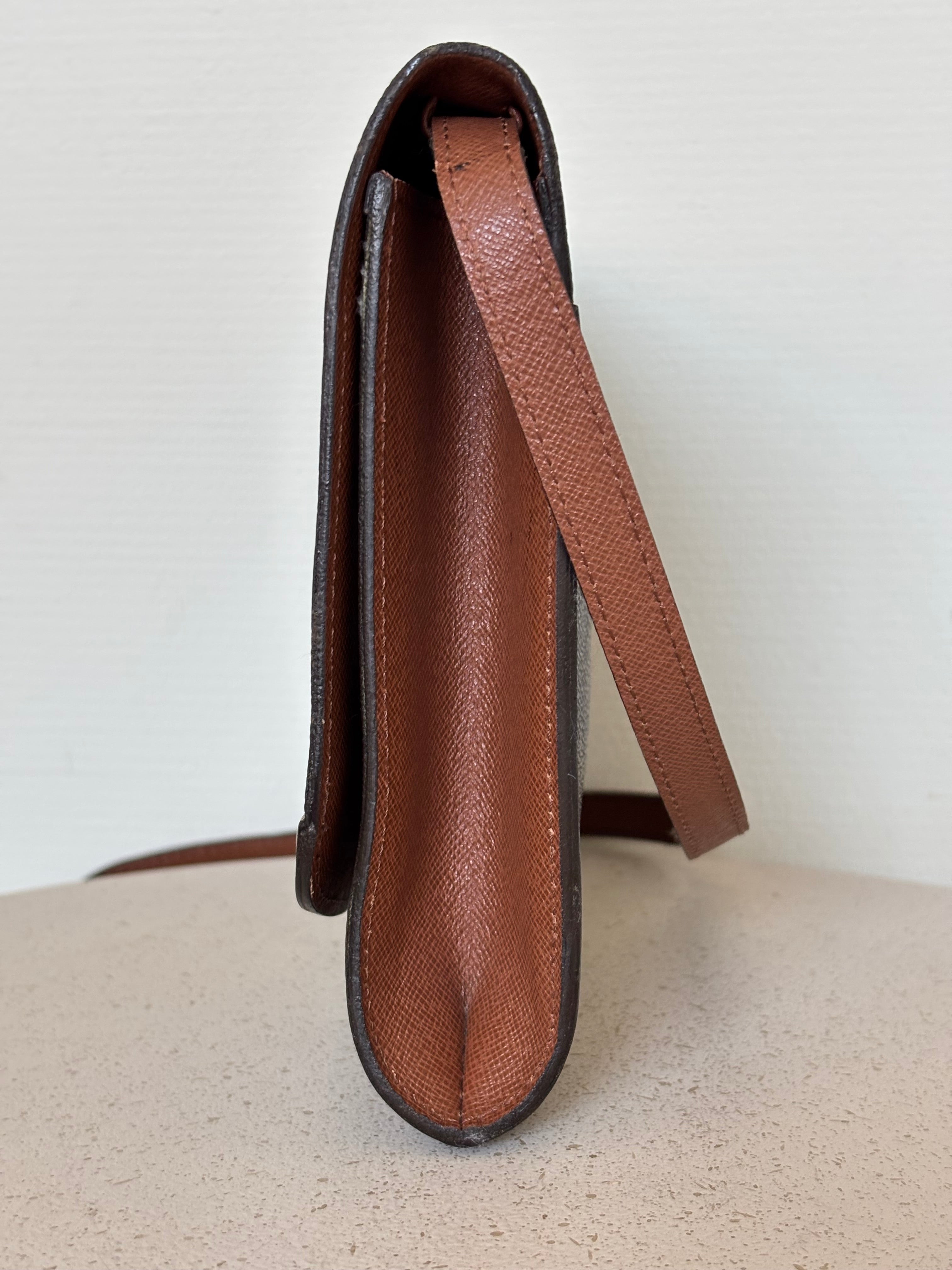 Louis Vuitton Pochette Bordeaux